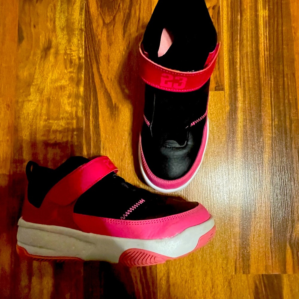Size 13 toddler girls Nike jordan shoe